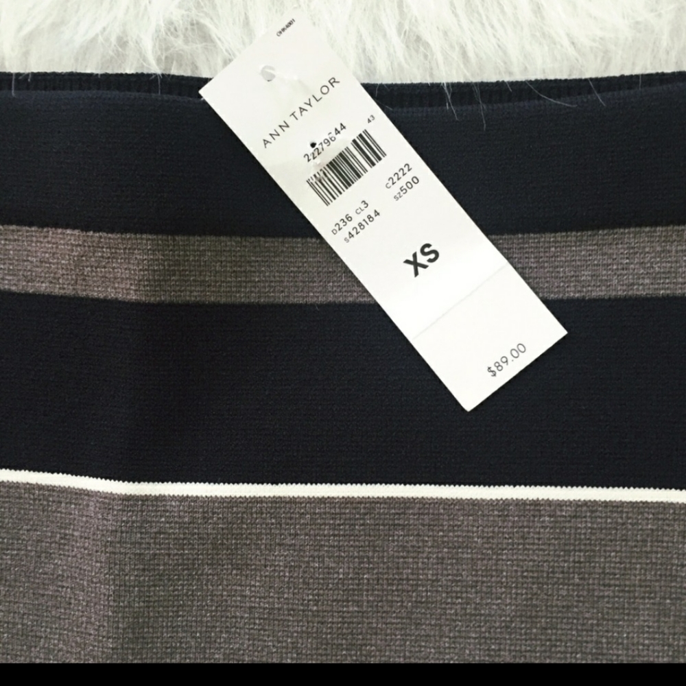 Ann Taylor knit skirt - Picture 3 of 3